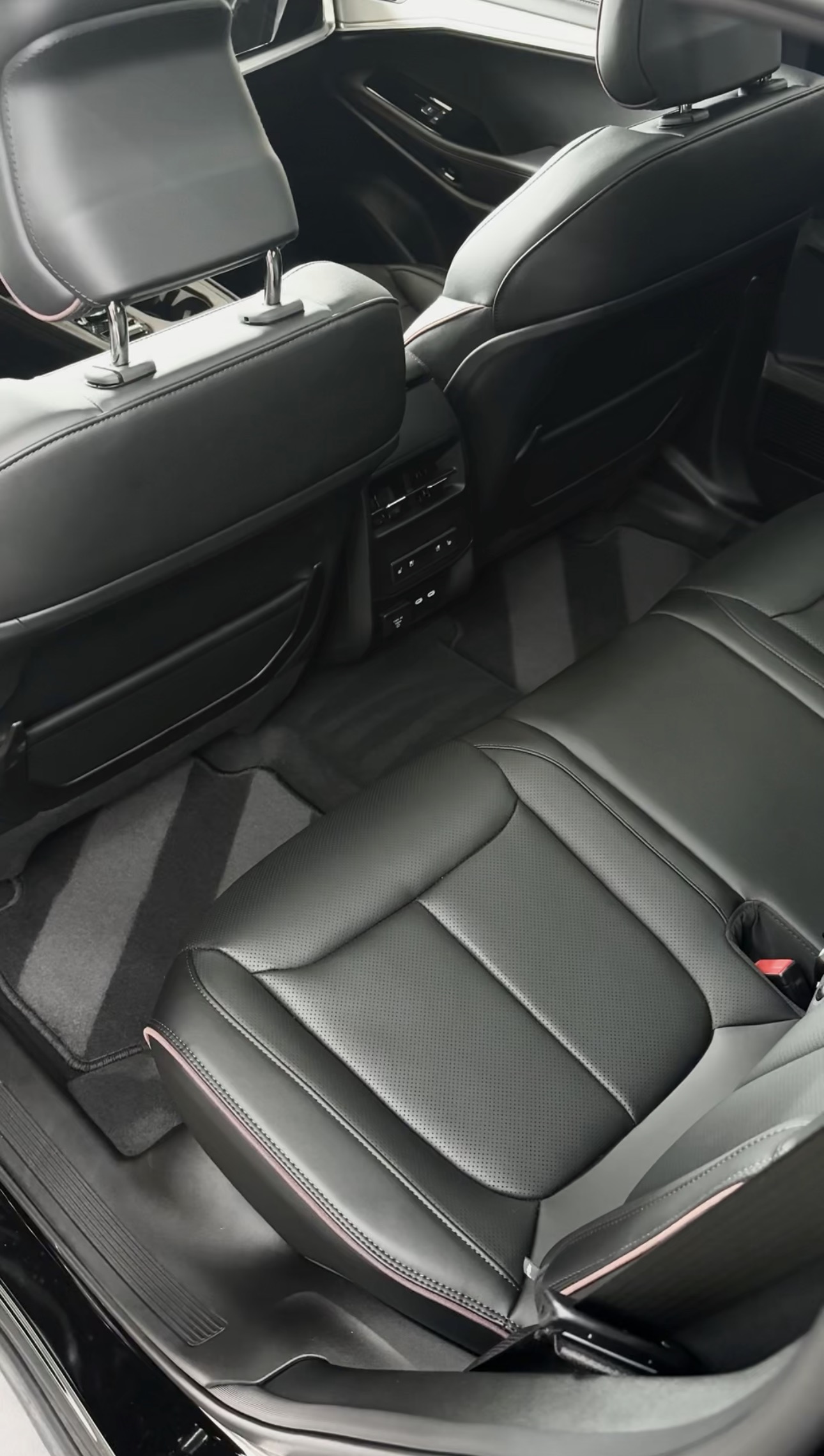 Wagoneer - Steering & Dash