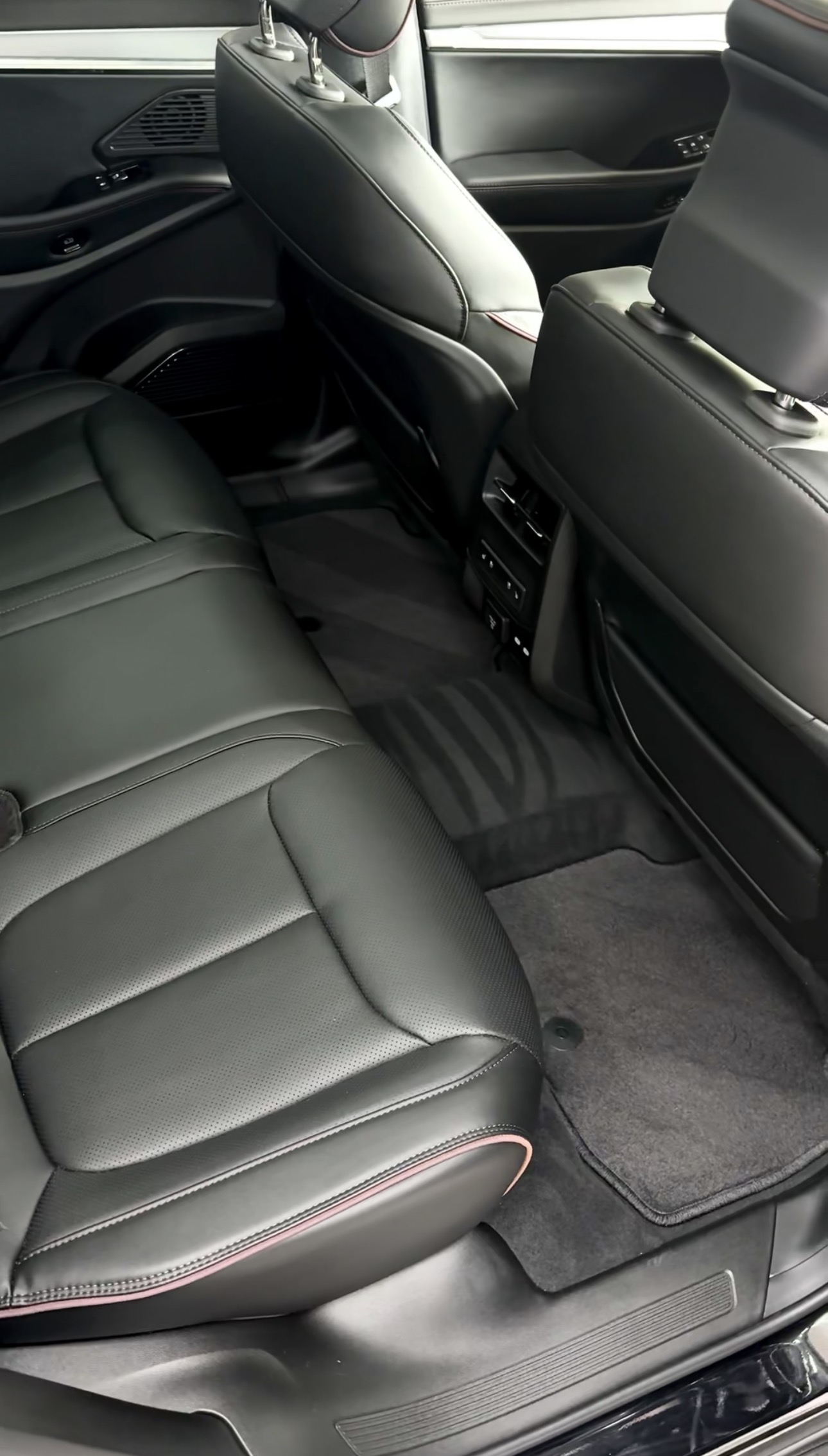 Wagoneer - Second Row Seats